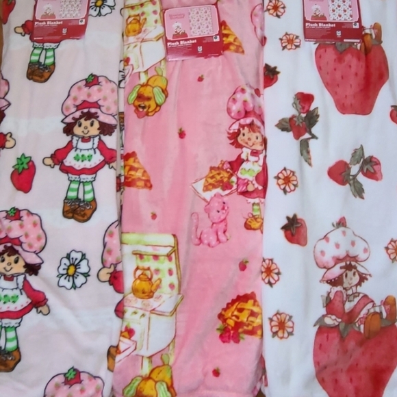 Strawberry Shortcake Blanket Set 🍓 - Picture 1 of 6